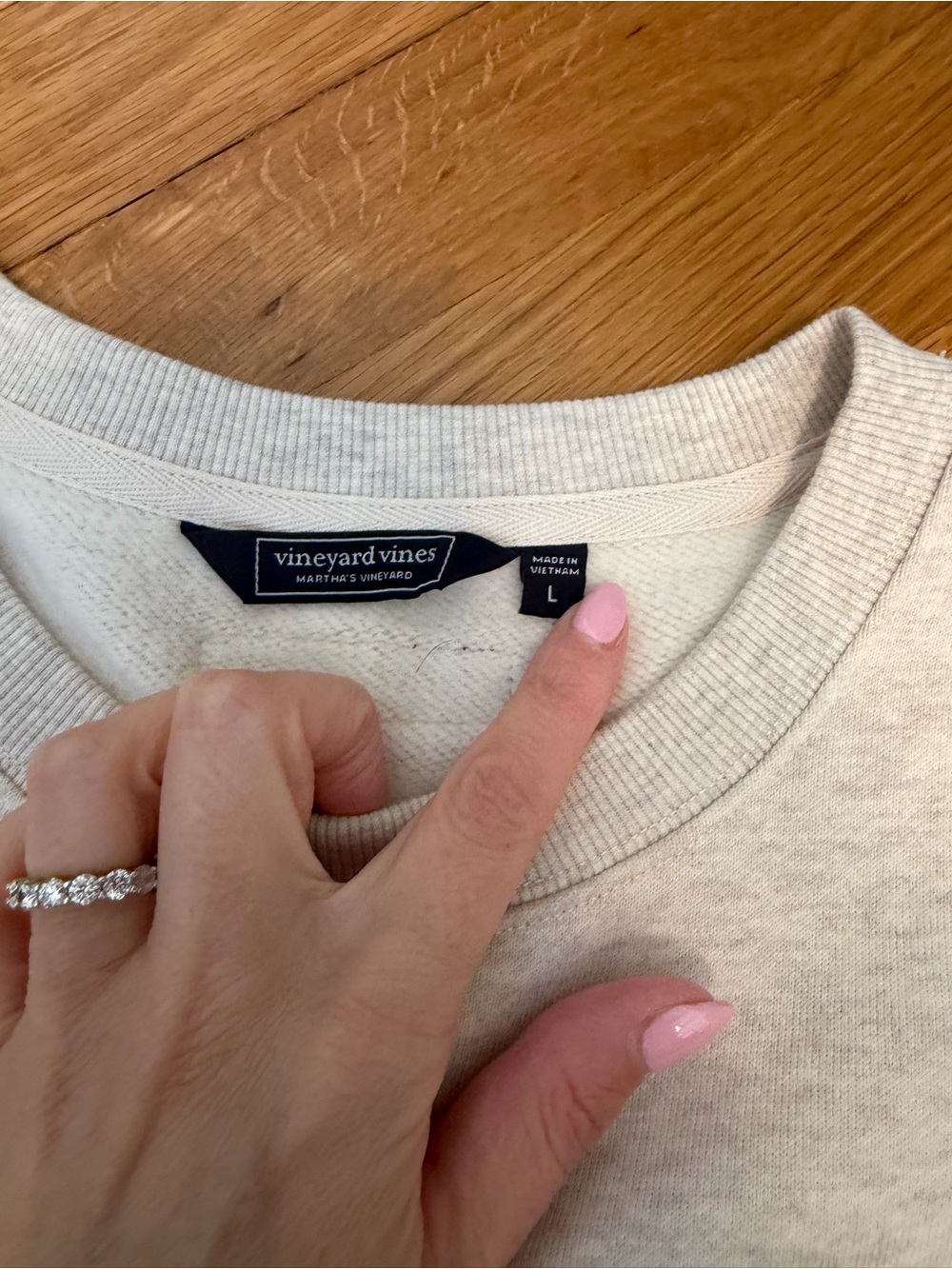 Vineyard Vines Cream Jeep Logo Crewneck Sweatshirt - Picture 2 of 5